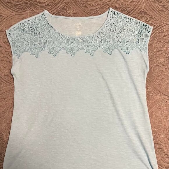 St John's Bay (Ladies) Short Sleeve Knit Top w/Lace Embellishment / Size M - Picture 4 of 7